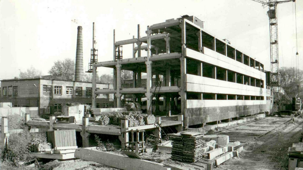 Строительство одного из корпусов шоколадной фабрики