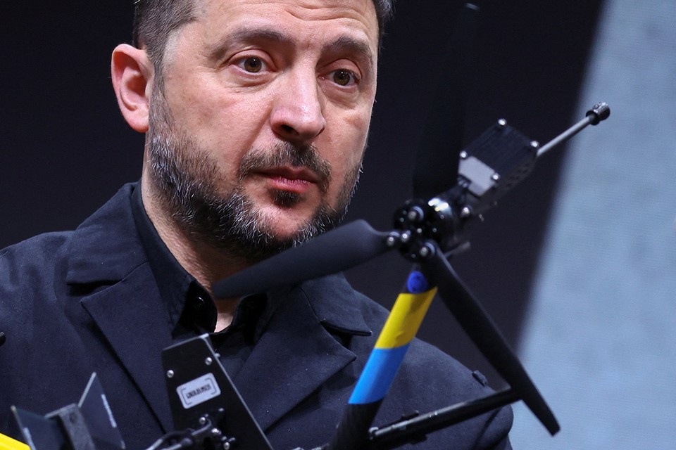    Зеленский в Германии: "Сегодня мы на первом немецко-украинском совместном предприятии, которое уже производит дроны для украинской армии" REUTERS