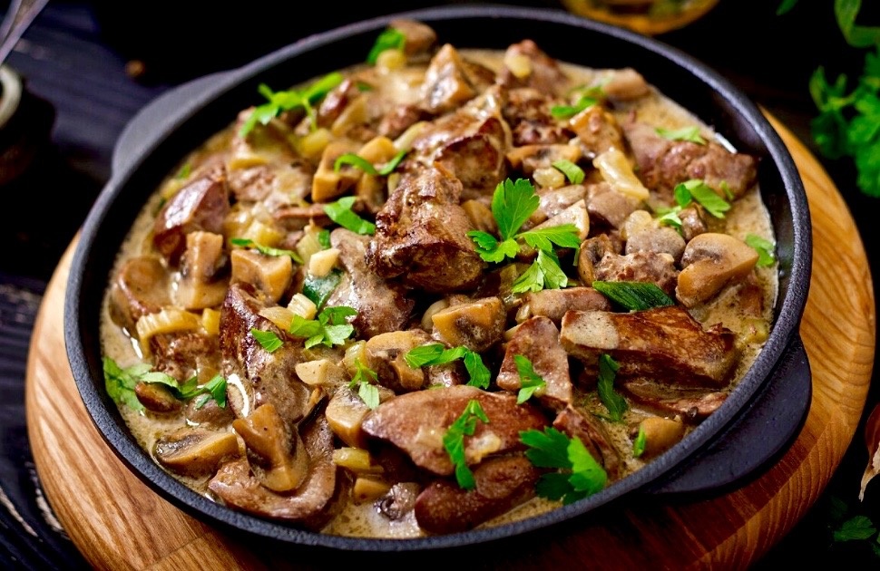 Рецепты блюд с грибами и мясом. 