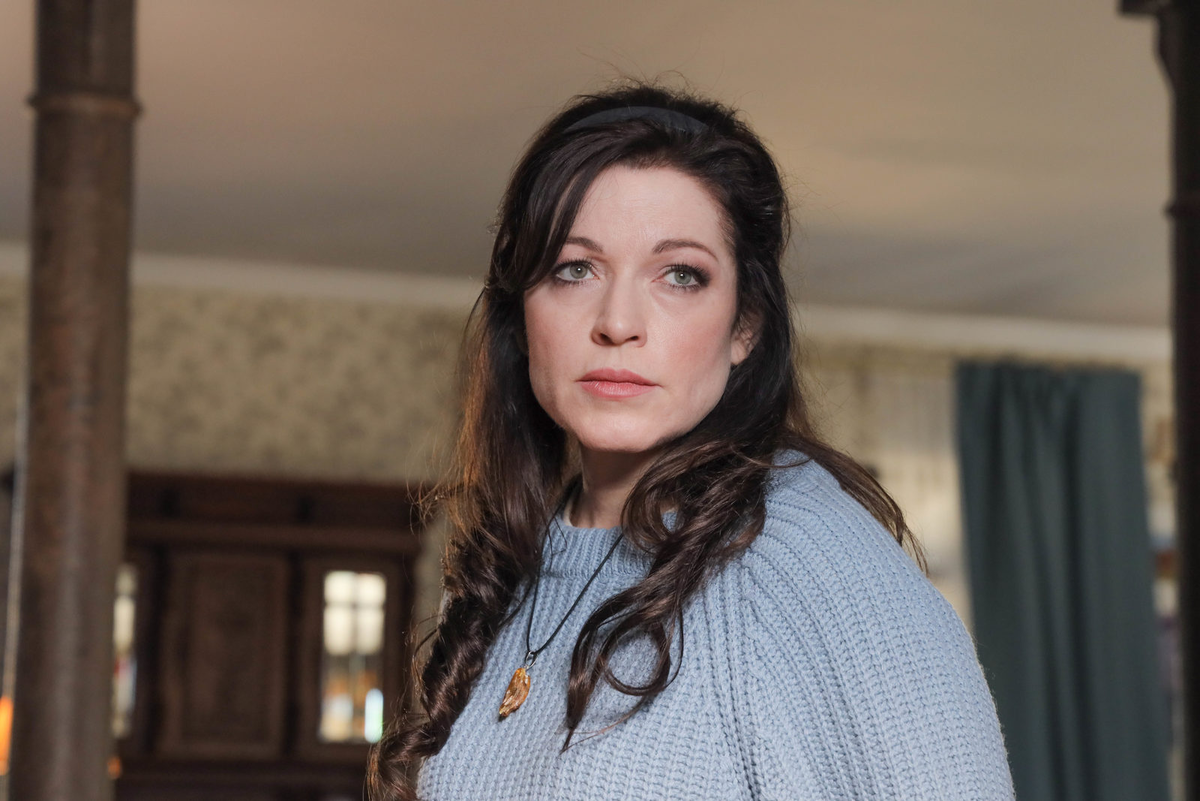 кадр из фильма "Кошка"  https://www.kino-teatr.ru/movie/kadr/9/2/155429/1166652.jpg