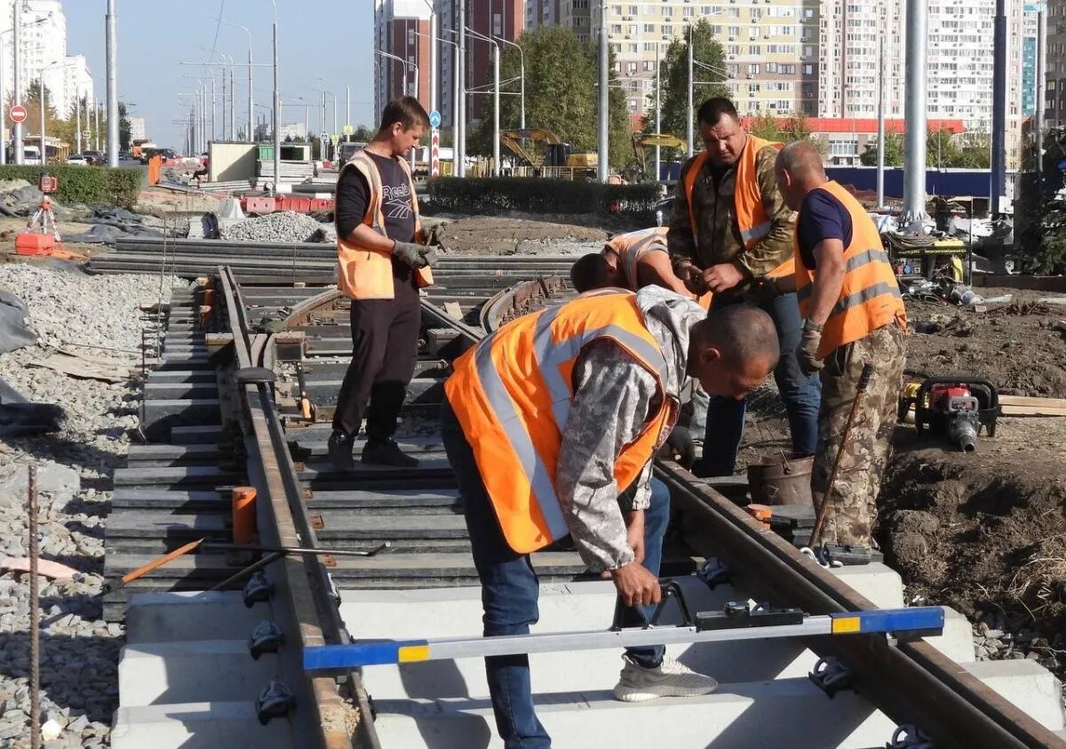 В рамках концессии «Синара – ГТР Ростов-на-Дону» уже построила более 1,5 км одиночного пути в микрорайоне Левенцовский //Фото: пресс-служба компании