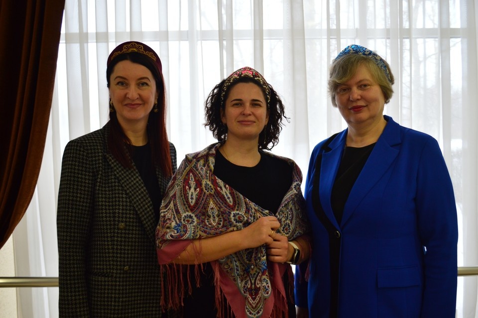    Людмила Сапрыкина, Виктория Романюк, Светлана Малахай (слева направо) Роман ПОБЕРЕЖНЮК