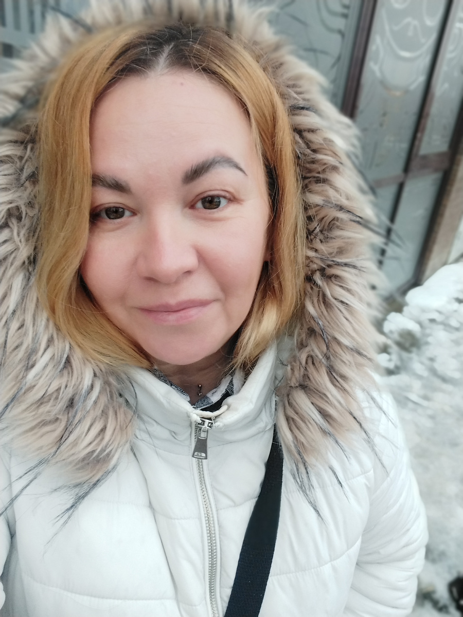 Пока еще с прямыми волосами иду в салон за кудрями