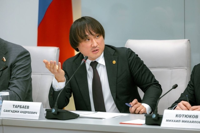    © Источник Фото: официальный Телеграм-канал Сангаджи Тарбаева.