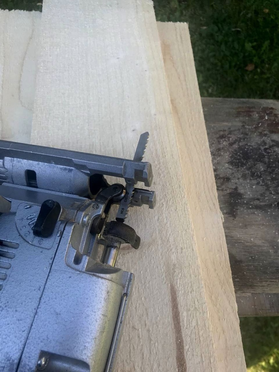 Мой не убиваемый лобзик мне в этом помог