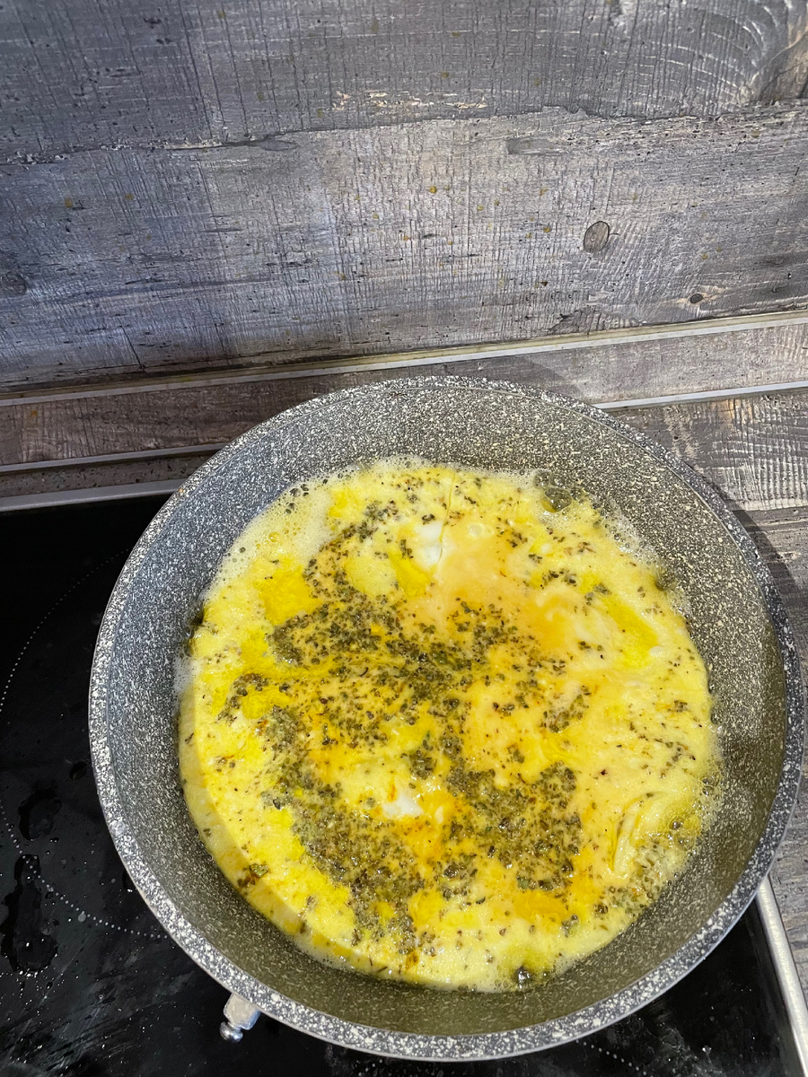 Простое добавление смеси сушеных трав в омлет уже хорошо поддержит желчный! 