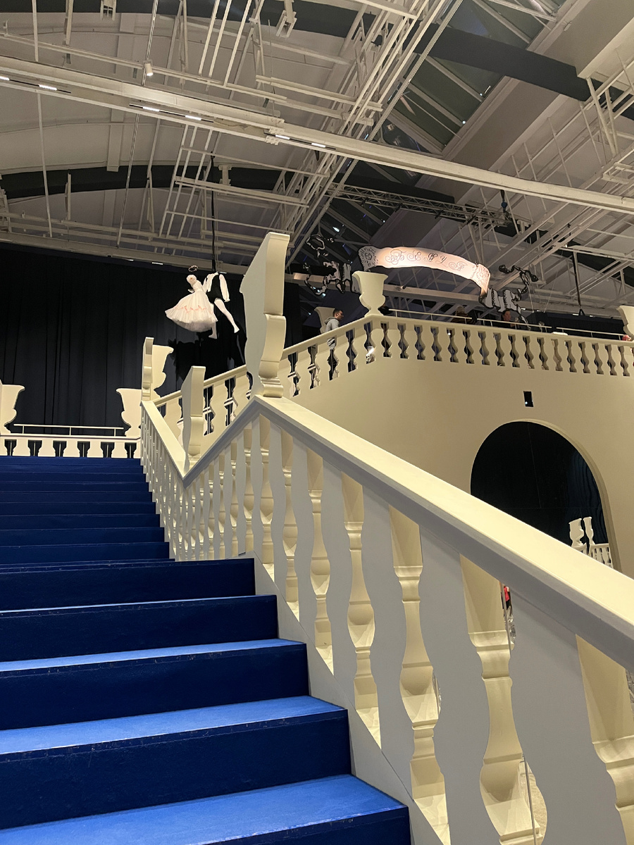 Лестница на второй этаж полностью была сделана к этой выставке