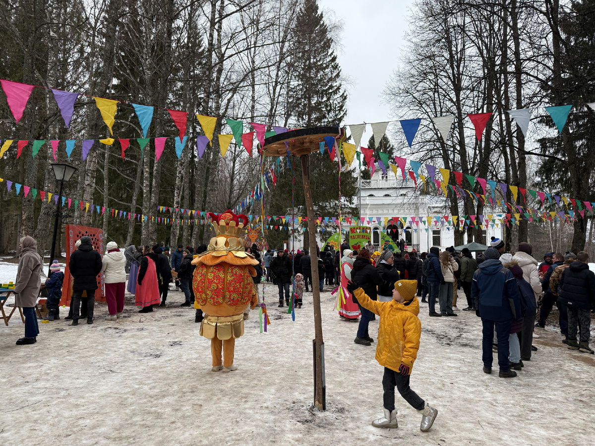 Как вам такой Масленичный столб? Это ли не позор? 