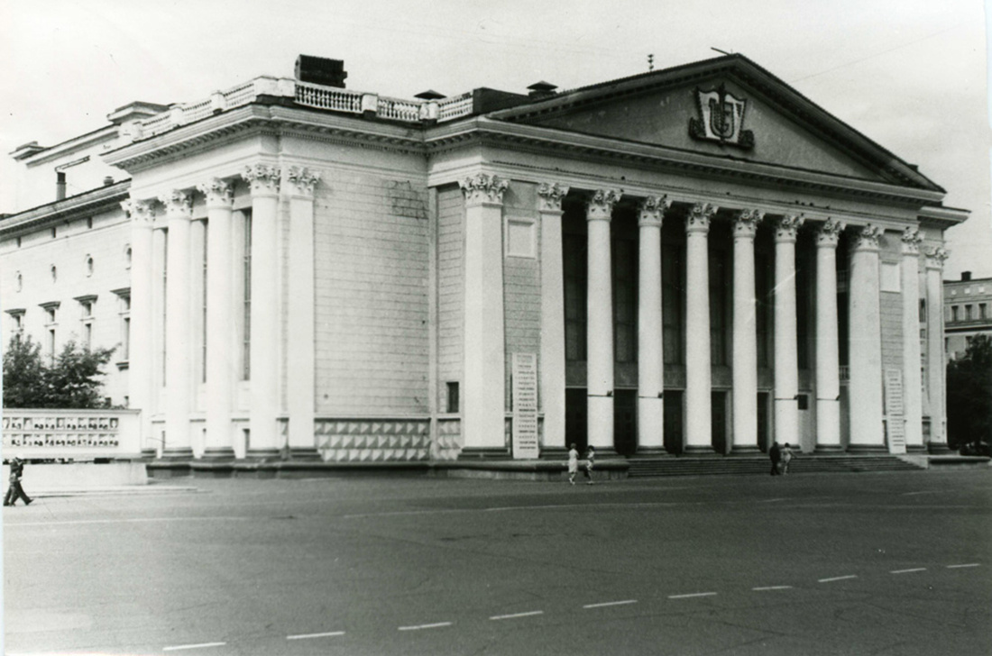 "Киров, Драмтеатр, Театральная площадь", 1976 год. Фото: В.Скворцов.