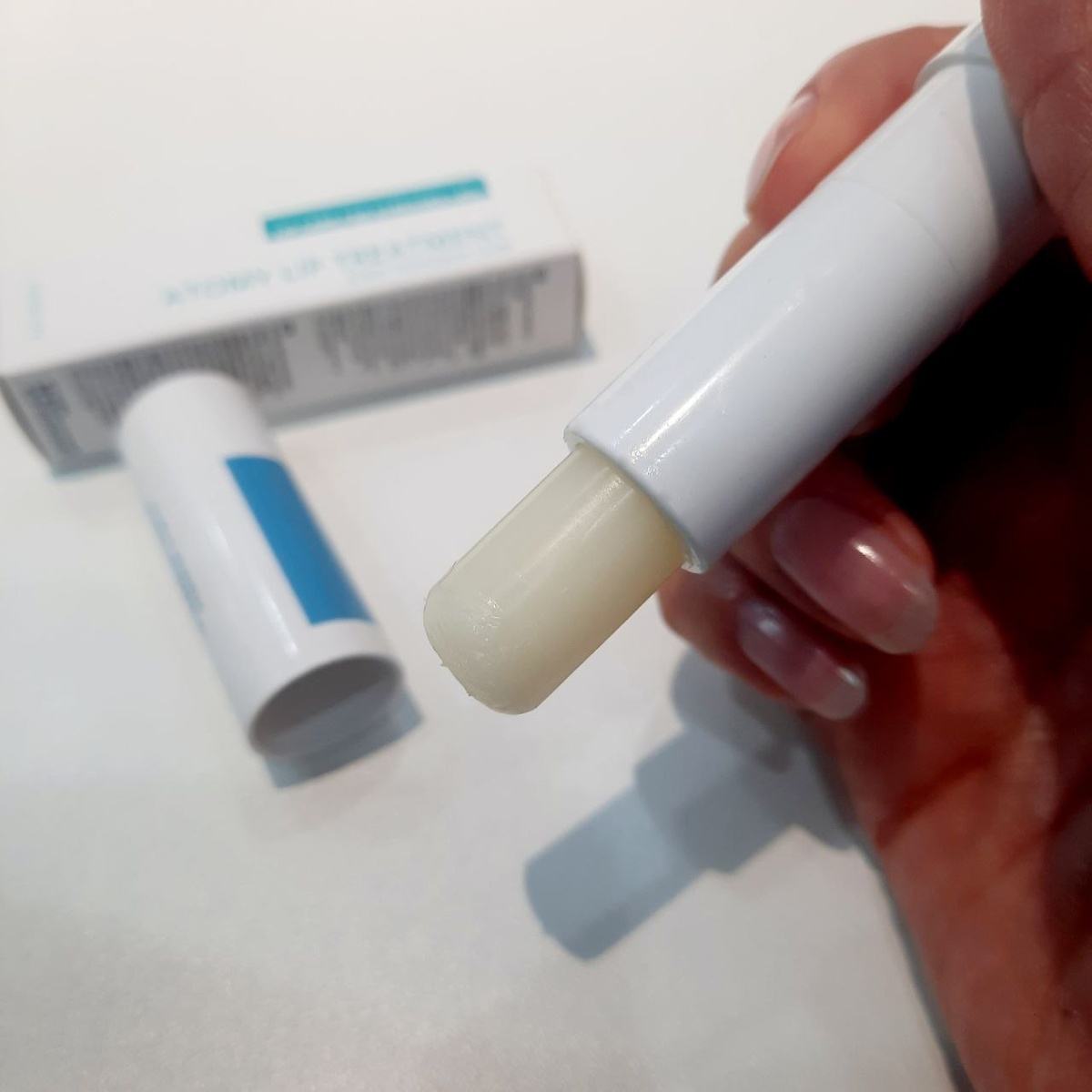 Герой отзыва - Бальзам для губ Atomy Lip treatment