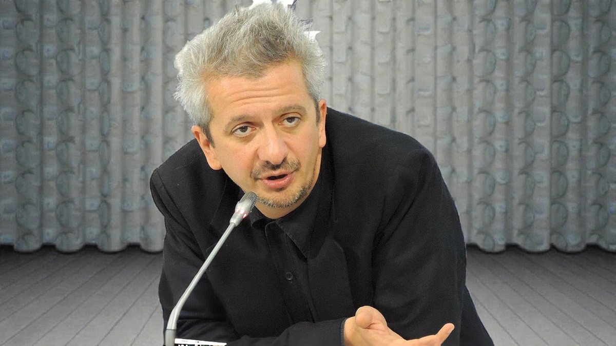 Константин Богомолов продержался в МХАТ меньше месяца. Кто на самом деле его выжил - и зачем?