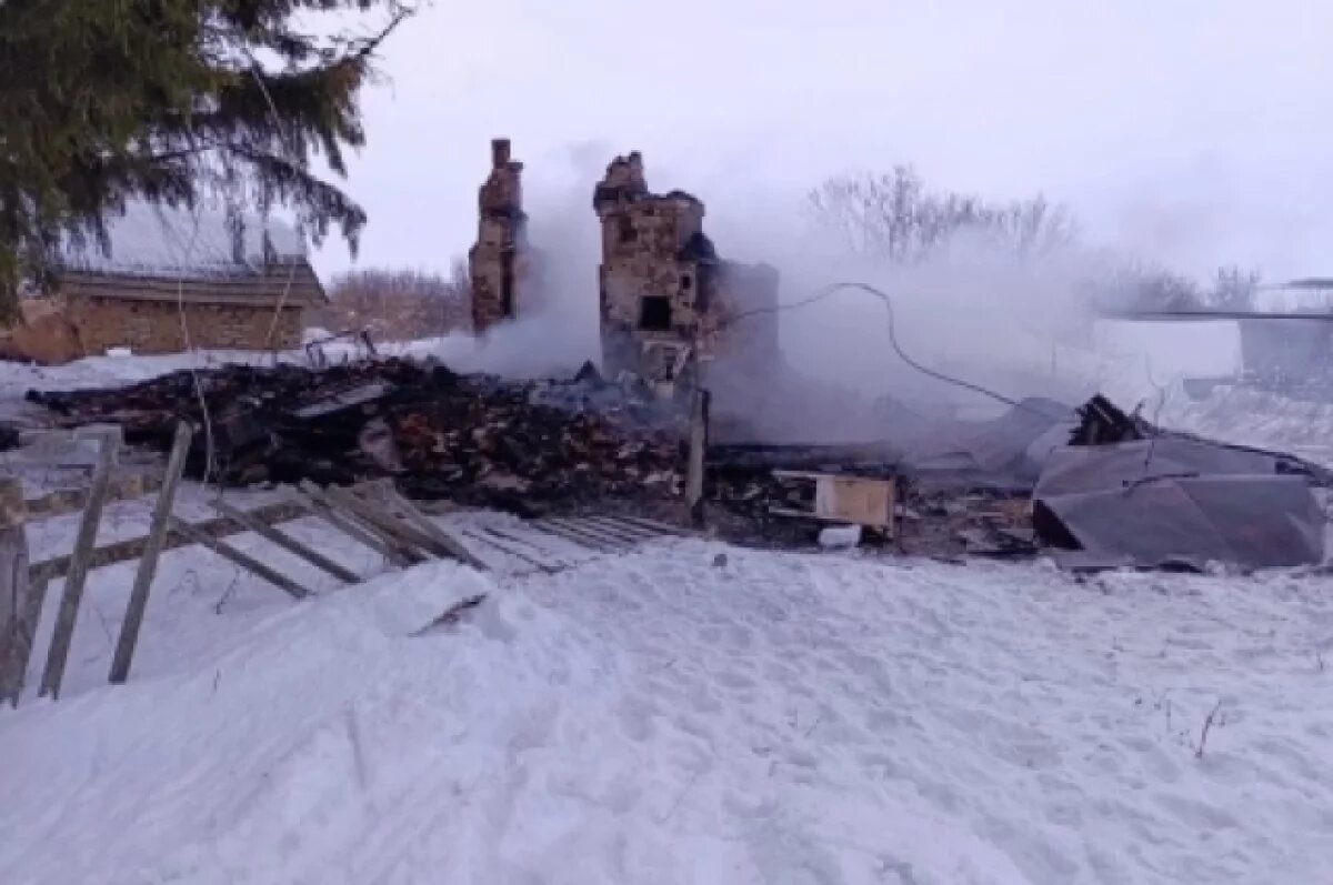    Опубликовано фото сгоревшего дома под Пензой, где погиб 37-летний мужчина