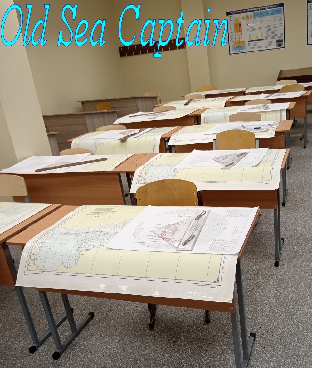 карты разложены для прокладки, планшеты – для решения задач.