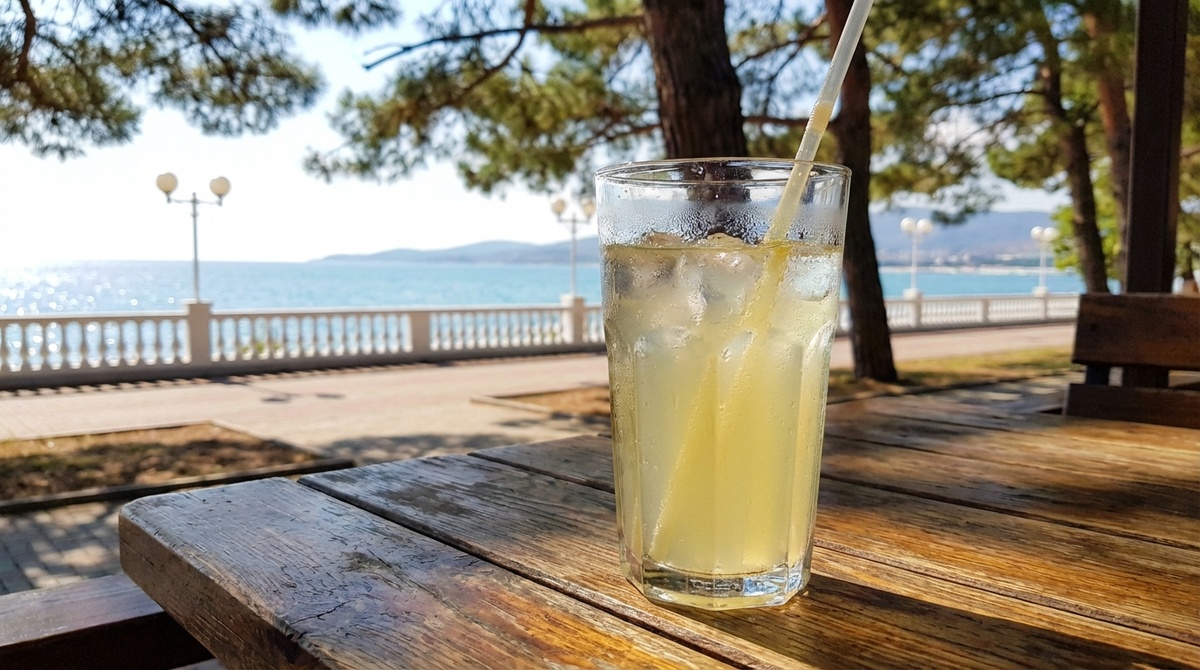 Идеальная погода в Геленджике в начале лета. Время, когда солнце еще не обжигает, а воздух наполнен ароматом хвои и морского бриза.