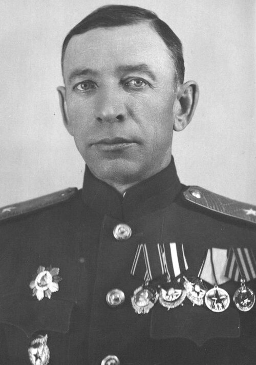 Александр Михайлович Сазонов (20 июня [2 июля] 1897, с. Вязовка, Саратовская губерния — 2 апреля 1955, Саратов) — гвардии генерал-майор, командир 9-й гвардейской воздушно-десантной Полтавской Краснознамённой орденов Суворова и Кутузова дивизии. Участвовал в боях на Курской дуге, в операциях по освобождению Полтавы, Кременчуга (1943), Кировограда (1944), при форсировании Днепра и т. д.