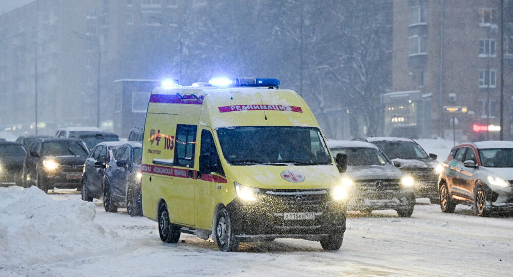 В Москве подросток погиб из-за схода снега с самовольно установленного навеса