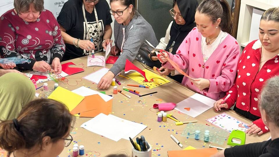 Расскажу, как отмечают праздники в английской компании, где работает моя дочь