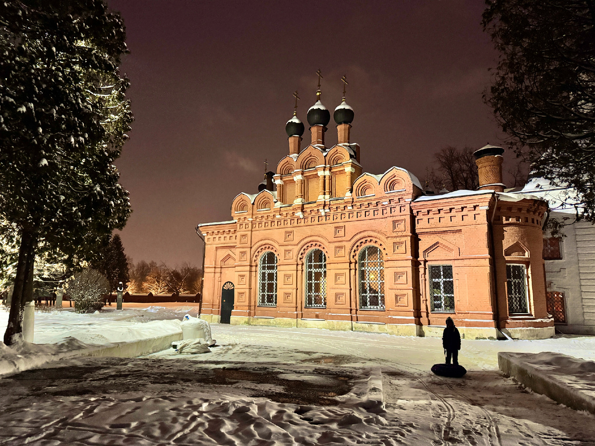 Трапезная Церкви Петра и Павла. Фото автора.
