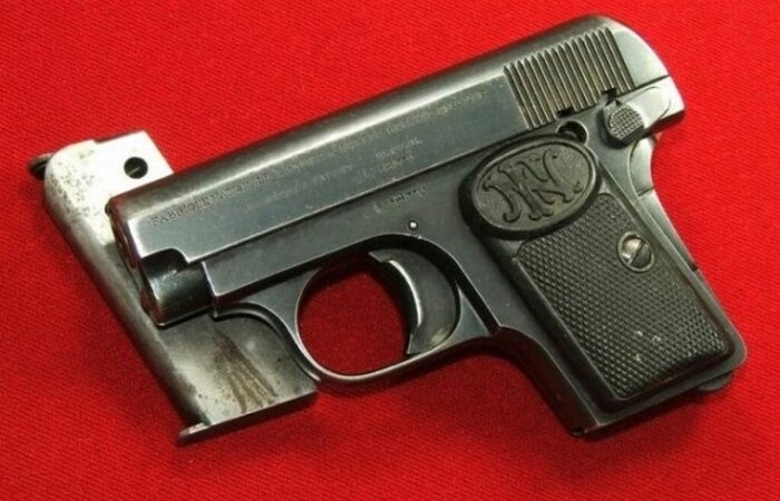 Любимый пистолет прекрасных дам и менее прекрасных сотрудников. /Фото: yaplakal.com.