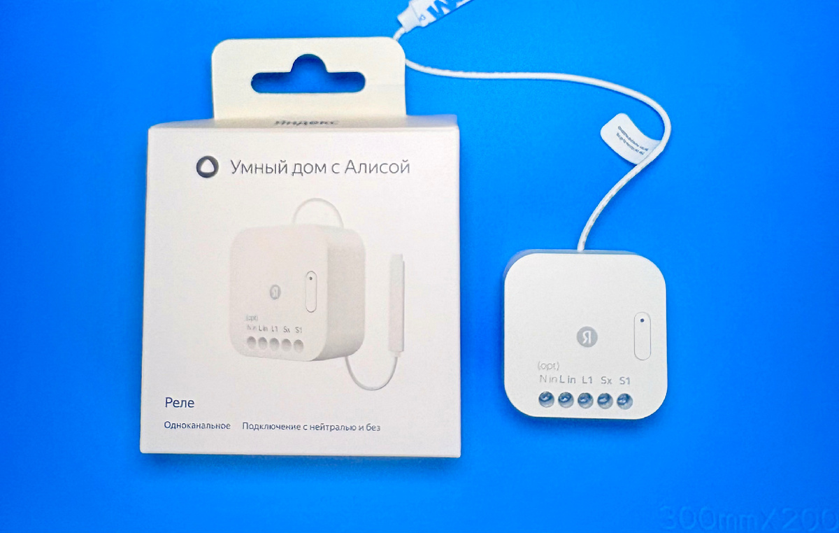 Одноканальный (одноклавишный) умный выключатель Яндекс. Устройство умного дома Алиса. Фото автора.