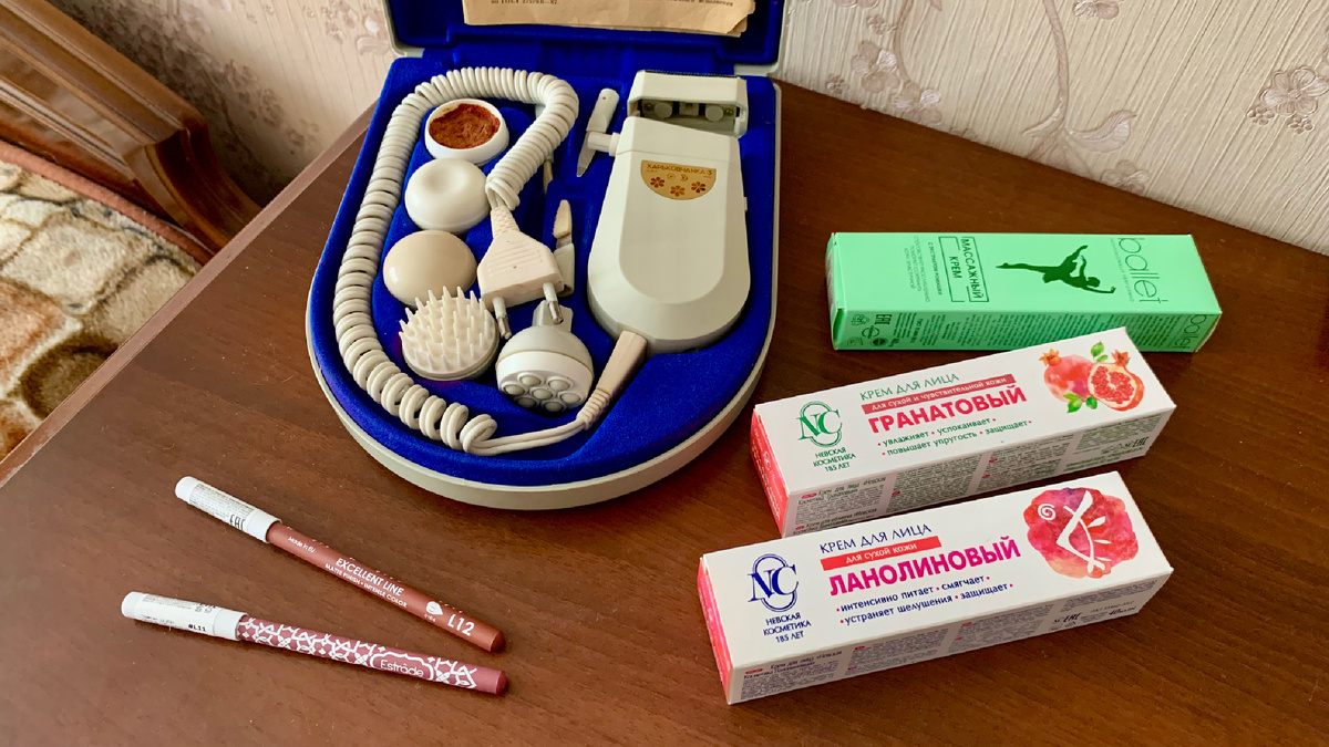 Крема для лица и карандаши для губ 