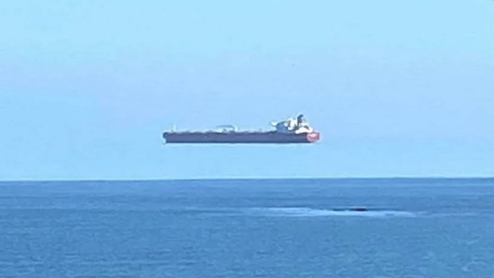 «Летучий голландец» (нид. De Vliegende Hollander, англ. The Flying Dutchman) — легендарный парусный корабль-призрак, который не может пристать к берегу и обречён вечно бороздить моря. Обычно люди наблюдают такой корабль издалека, иногда в окружении светящегося ореола.