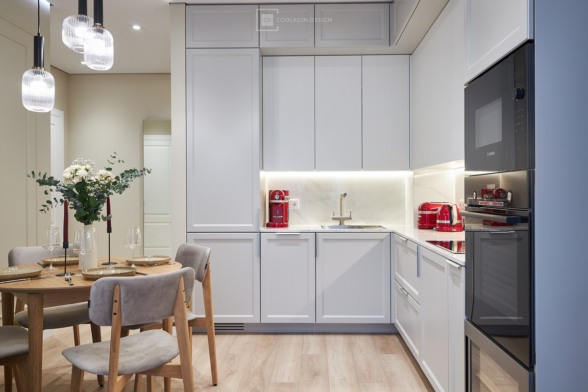 Кухонно-обеденная зона в квартире (без техники кухня обошлась в 600 000 рублей)