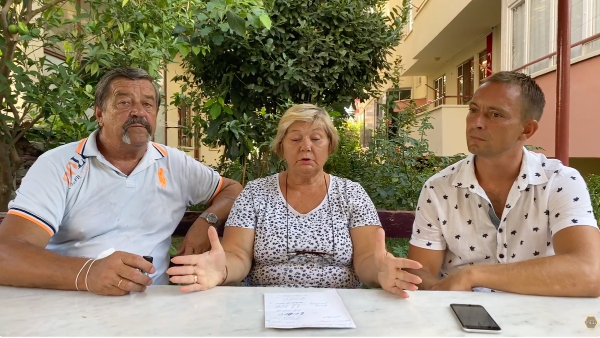 Всем привет! 👋
Сегодня расскажу о том, как живут русские пенсионеры в Турции — на примере пары, которая уже три года проживает здесь и считает свой бюджет подробно и честно. Они поделились своими реальными расходами и опытом адаптации.

Тема актуальна: многие думают, что в Турции живут только европеоидные пенсионеры с большими пенсиями. Но оказывается, даже с российскими выплатами и скромным бюджетом тут можно жить вполне комфортно, если заранее всё просчитать и понимать местные цены 🌅.