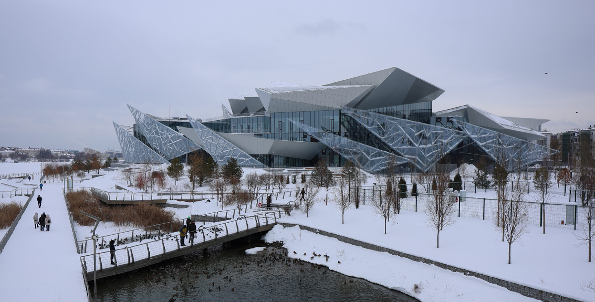 Новый Театр имени Г. Камала: выбирайте спектакль и покупайте билеты в такой романтичный день.
