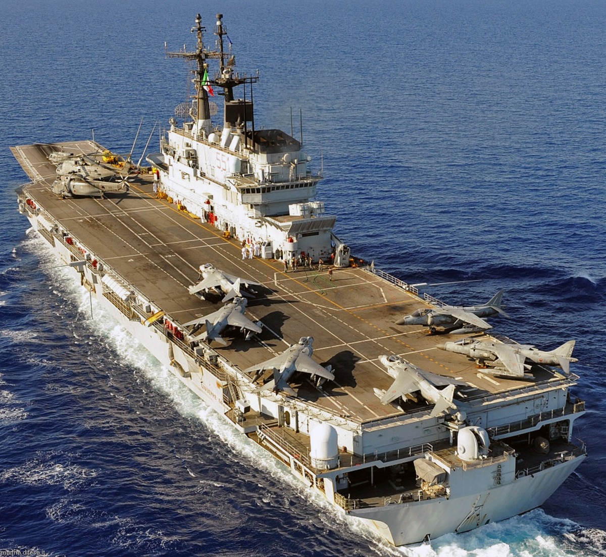 Индонезия готовится стать новым членом «эксклюзивного клуба»  - после Китая, Индии и Японии Индонезия станет четвертой азиатской страной, у которой будет авианосец. Риск или выгодное вложение?