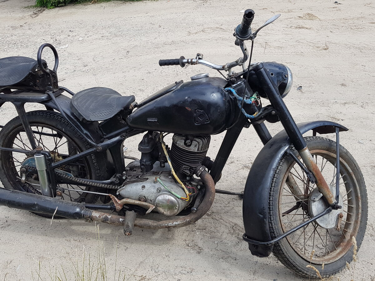 ИЖ-49 1954 года. Источник https://auto.ru/motorcycle/used/sale/izh/49/4245672-b127b749/.