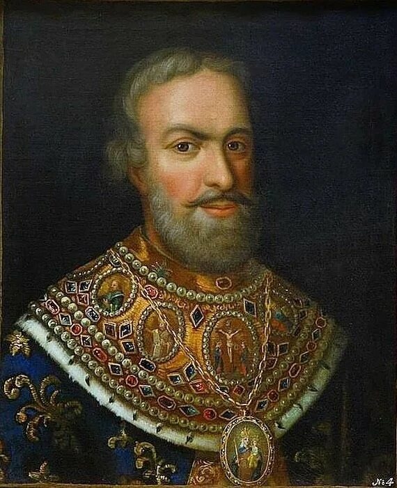 Именно последняя версия косвенно подтверждается родовым гербом, где красуются два креста и «кумиропоклонный дуб» .