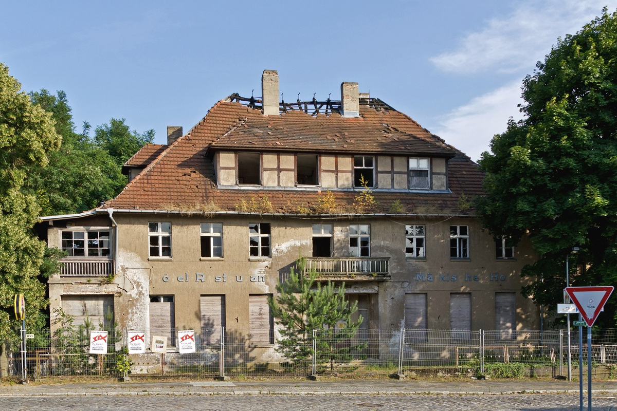 Одно из зданий бывшей ЗГВС в Вюнсдорфе, наши дни
