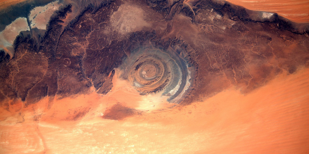 Глаз, который виден из космоса: ему более 100 миллионов лет!