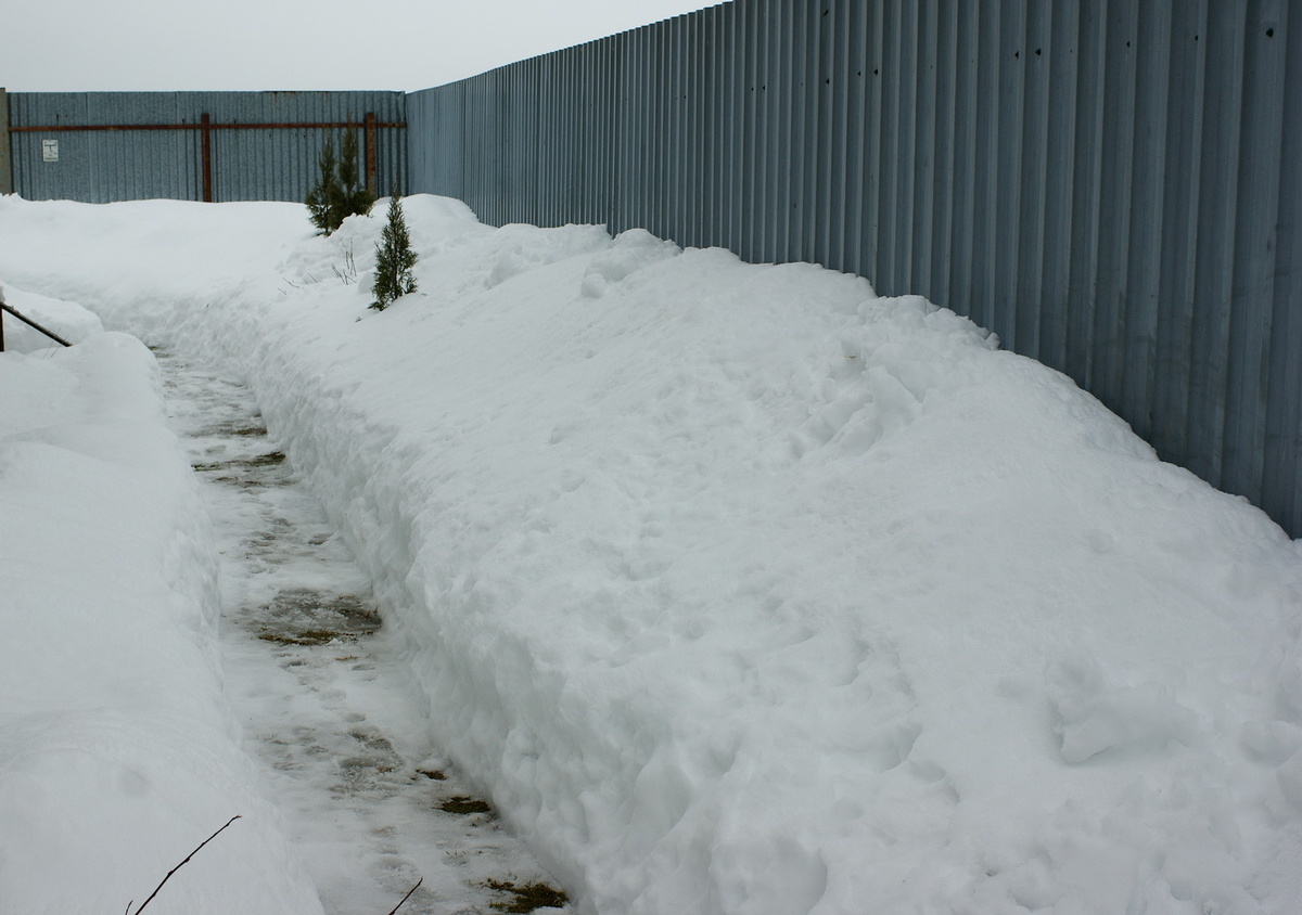 Узнаёте ракурс? Нынче мне предстоит продолжить оформление этой зоны.