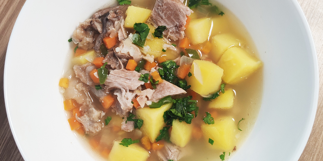 Тушёная картошка с мясом на кости: сытный рецепт из необычных ингредиентов