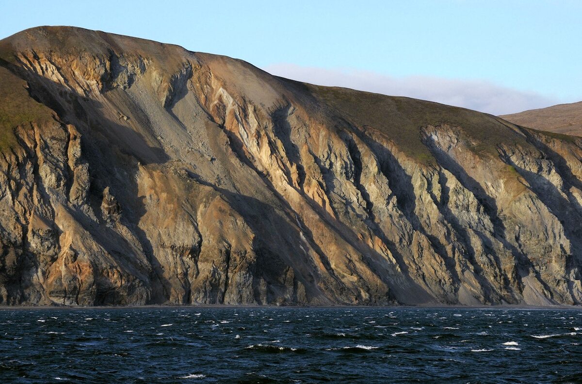 1. На входе в бухту Провидения из Берингова моря