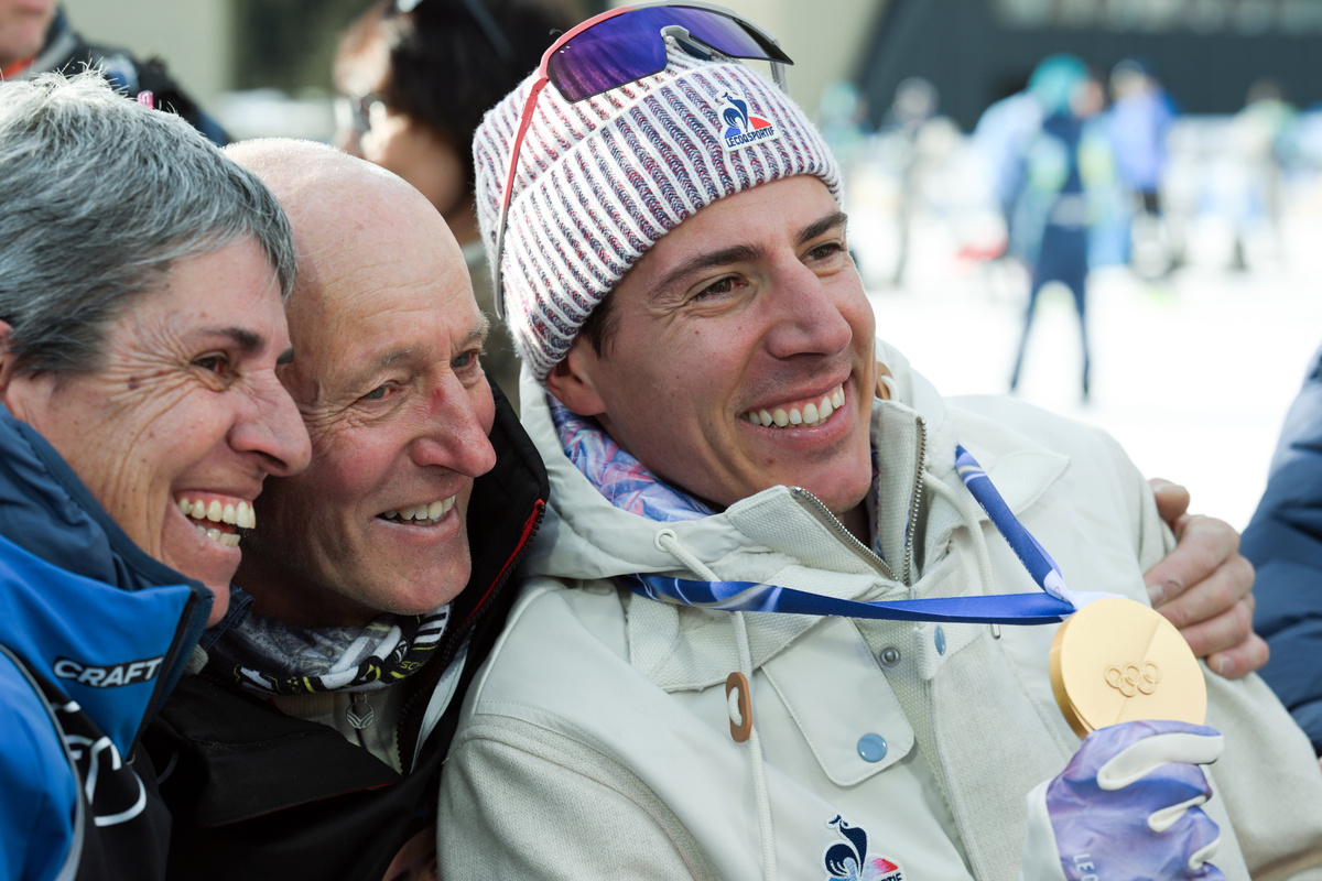     Кентен Фийон-Майе с родителями / Hendrik Schmidt/picture alliance via Getty Image