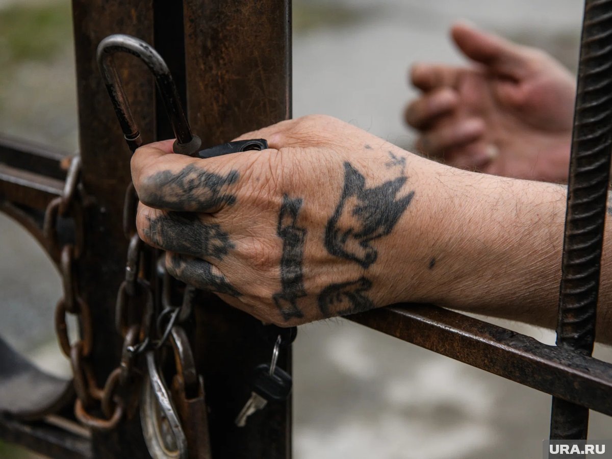     Мишка Япончик строго запрещал участникам банды трогать врачей, адвокатов и актеров — их он уважал