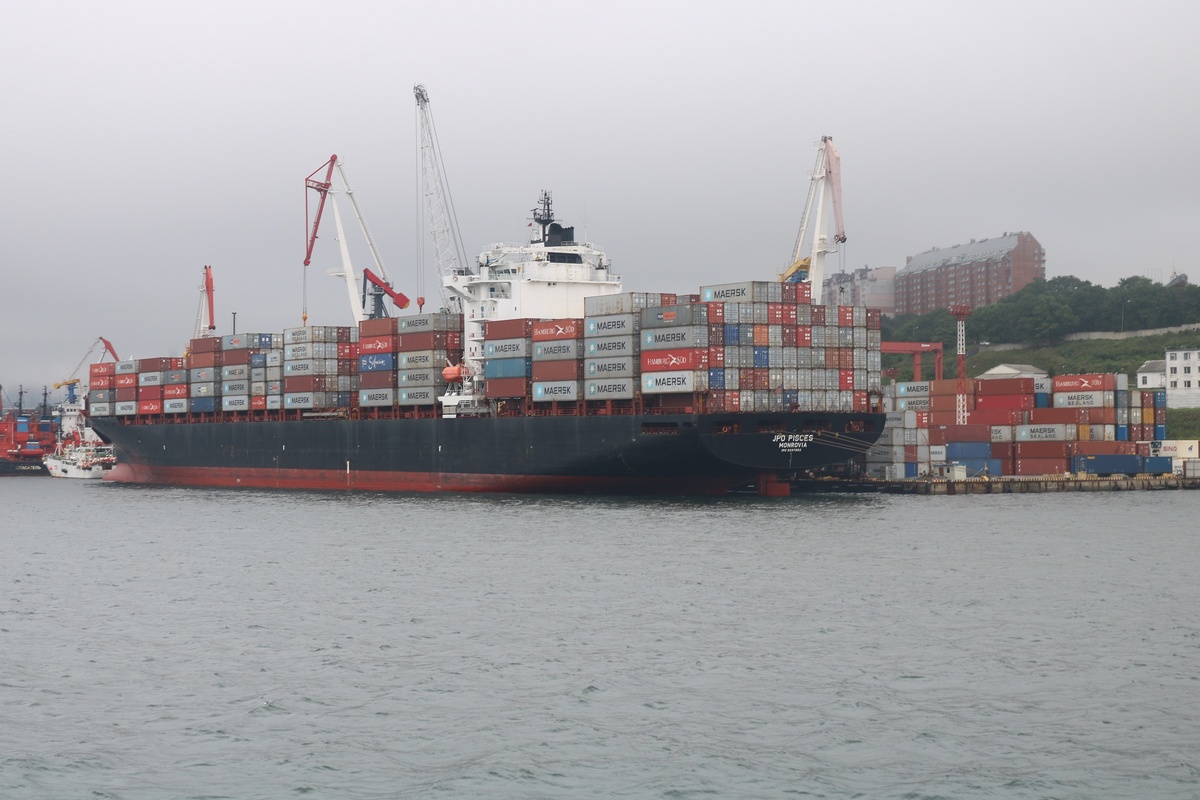 Торговый флот, причалы Владивостока.