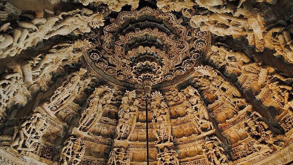 Потолок‑космос: как индийские храмы вырезали небо прямо в камне