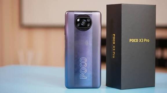 Рынок "убитых" POCO X3 Pro на Авито ломится от предложений. Цены смешные — 7-10 тысяч рублей. Но прежде чем брать этот легендарный смартфон на каждый день в 2026 году, давайте припомним его скелеты в шкафу.1. Главная болячка — вылет из системы (Bootloop).Если вам говорят "свежая прошивка", "работает идеально", но не говорят, что телефон греется — бегите. У X3 Pro была врожденная болезнь с перегревом чипа и отвалом пайки. В 2026 году найти живой экземпляр без танцев с бубном сложно.2. Софт.Android перерос этот телефон. Официальных обновлений от Xiaomi больше нет. Вы сидите на старой версии Android, где некоторые новые приложения могут просто не установиться или вылетать.3. Безопасность.Если вы пользуетесь банками или Госуслугами, старый Android — это дыра.Когда его стоит брать?· Ребенку поиграть (и разобьет не жалко).· Как второй телефон для навигатора в машину (GPS тут отличный).· Для фанатов ретро-гаджетов.Итог:В 2026 году X3 Pro — это не смартфон, а артефакт. Для повседневного использования с современными сервисами лучше посмотреть на что-то посвежее из бюджетного сегмента 2024-2025 годов.