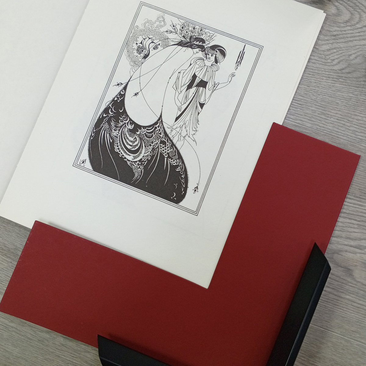 Фото автора: мой подбор для оформления гравюры Одри Бердслея