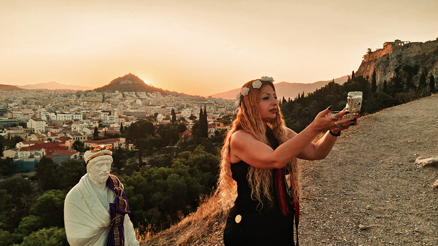 В Афинах адепты древней религии (Дом греческих национальностей «Тирсос») до сих пор отмечают праздник новолуния