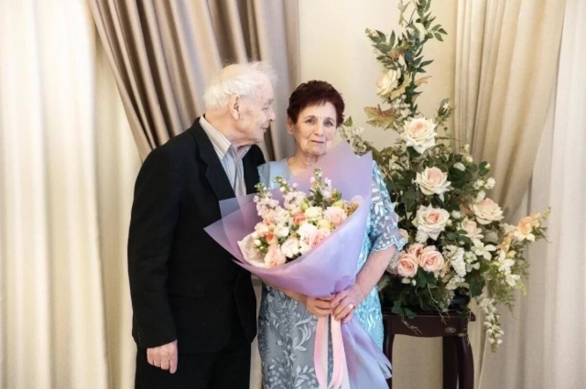    Во Владивостоке супруги отметили бриллиантовую свадьбу - 60 лет любви