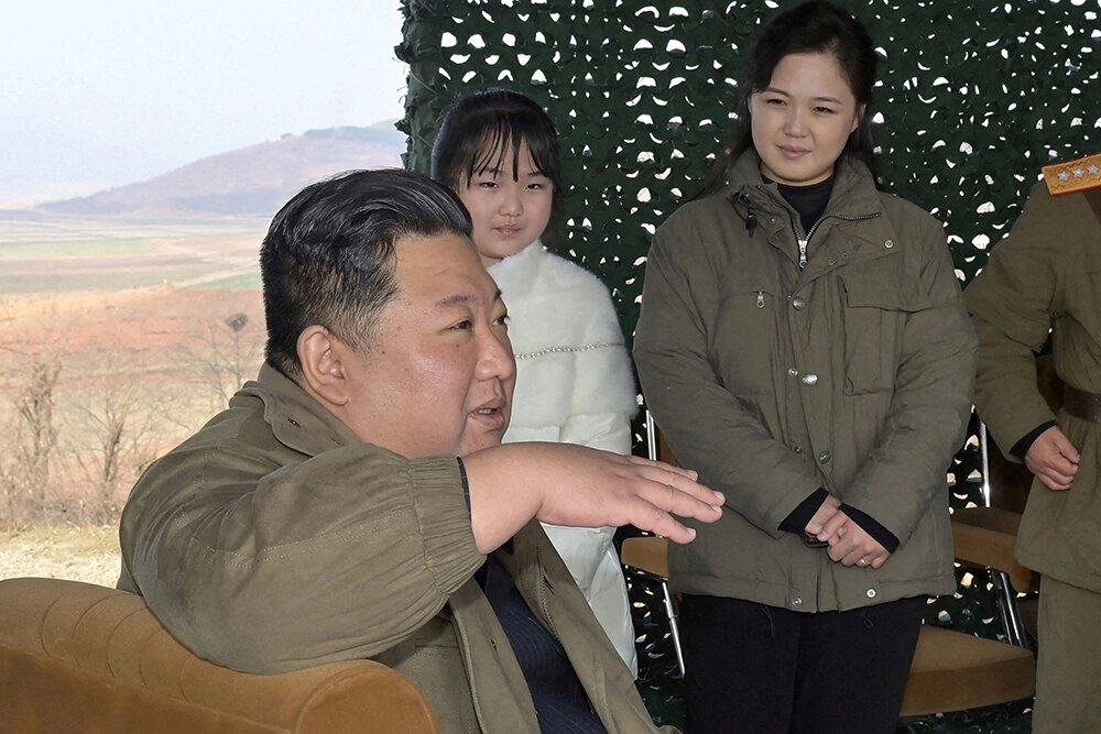    Ким Чен Ын и Ким Чжу Э Фото: KCNA