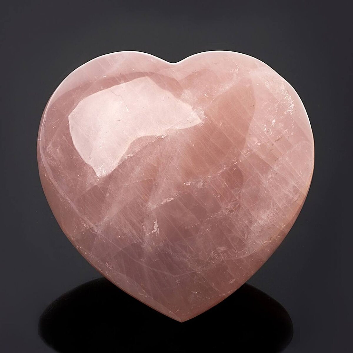 Талисман "Сердце" из кристалла розового кварца. Страна происхождения минерала: Мадагаскар