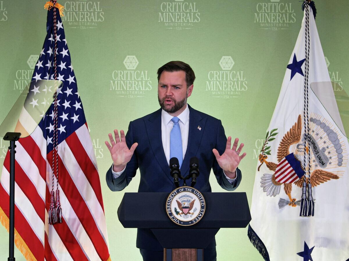    Вице-президент США Джей Ди Вэнс выступает на конференции по критически важным минералам в Государственном департаменте в Вашингтоне | © REUTERS / Jonathan Ernst