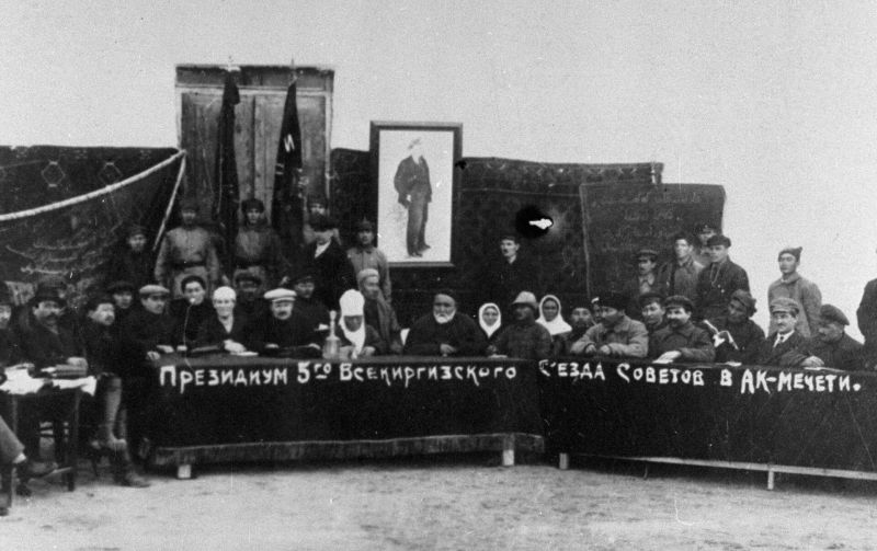 «Приехали киргизами, а уехали казахами»: как один съезд увеличил территорию республики в 1,4 раза