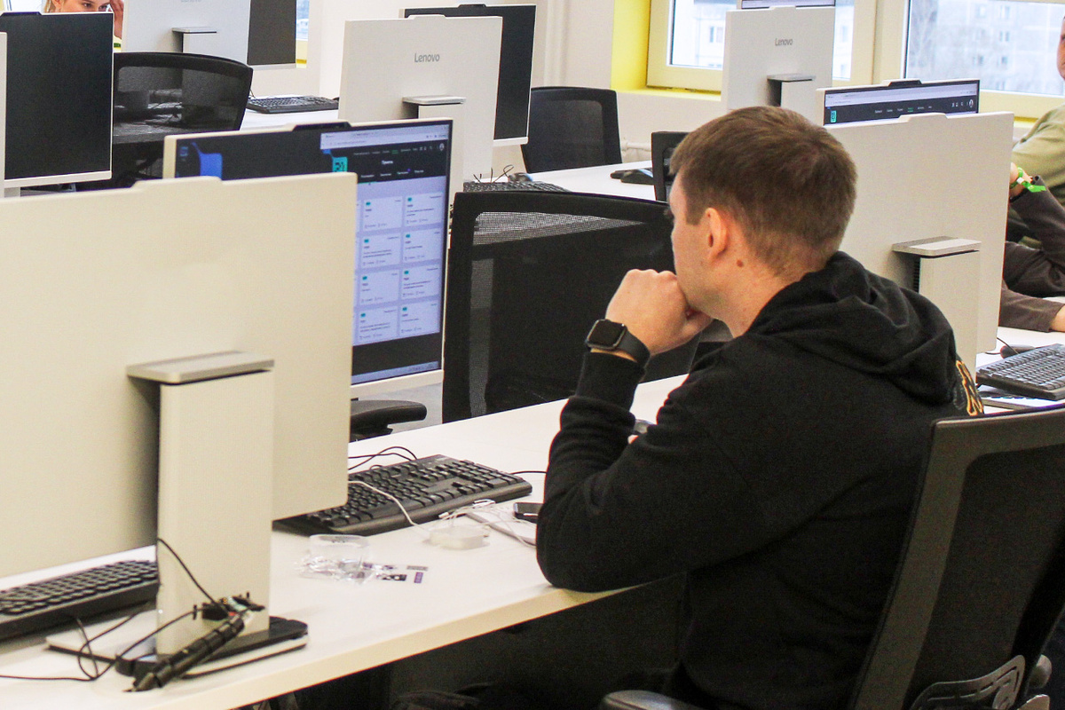 Убежать пораньше с работы может разрешить только начальство.  Фото: ФедералПресс / Ксения Кобалия